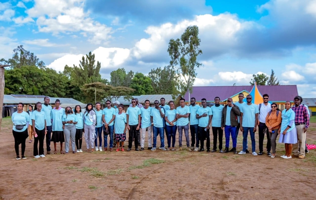 Dr. lee African clinic group in T-shirts